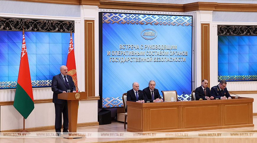 "Это лишь вершина айсберга". Лукашенко о ситуации вокруг и внутри Беларуси