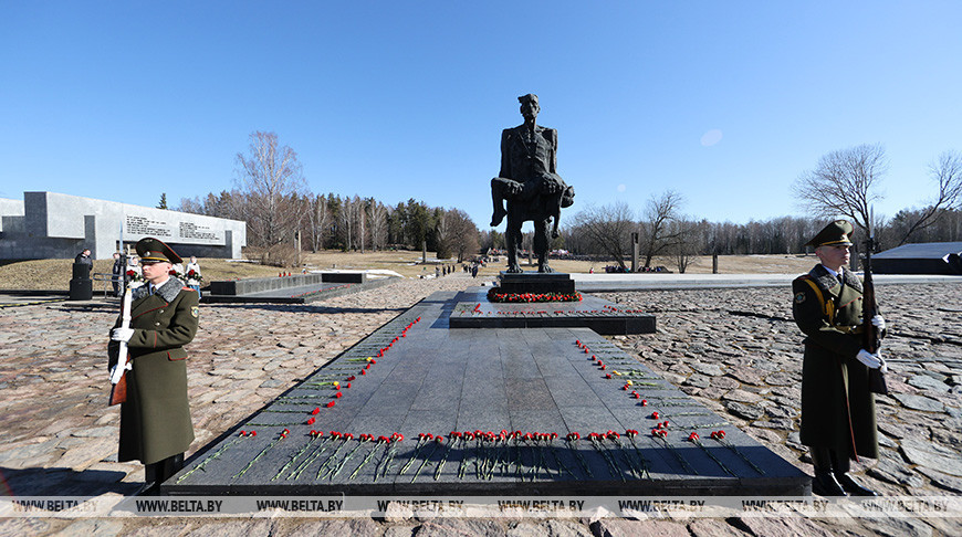 Александр Лукашенко: скорбный звон колокола Хатыни отзывается болью в сердцах миллионов людей в мире