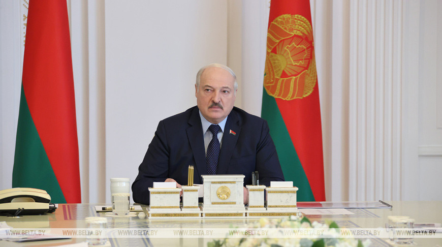 Вывести из тени председателей райисполкомов и расшевелить руководителей предприятий. Подробности жесткого разговора у Александра Лукашенко