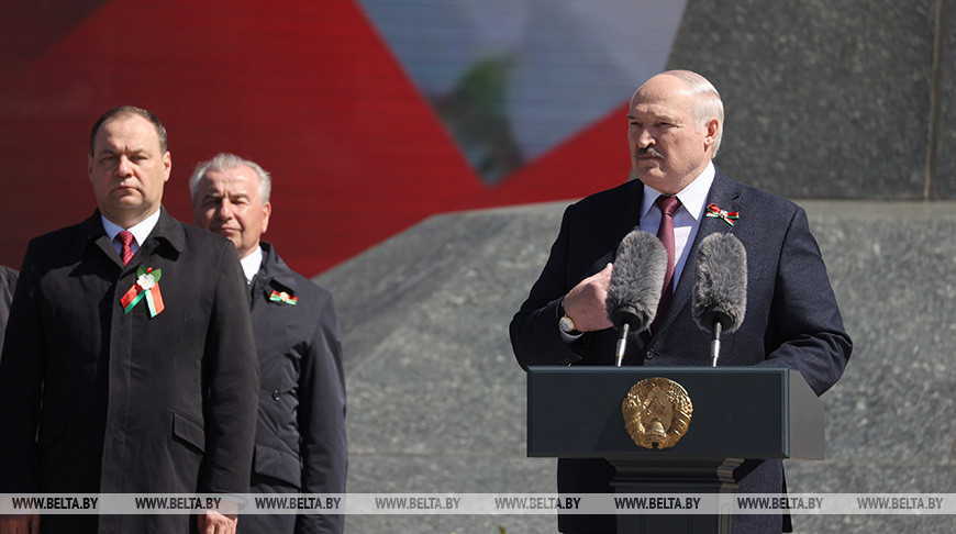 Александр Лукашенко: безумные политики Запада столкнули братьев украинцев и россиян