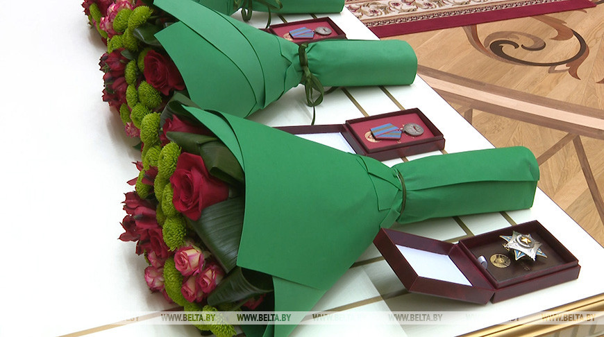 Александр Лукашенко вручил награды сотрудникам КГБ за спецоперацию в Украине