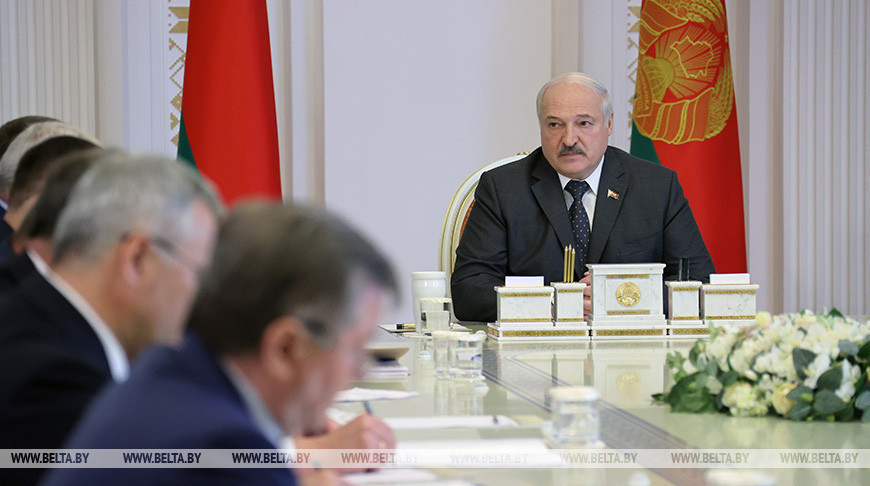 "Россию будут душить до предела, а заодно и нас". Александр Лукашенко актуализировал задачи по работе на российском рынке