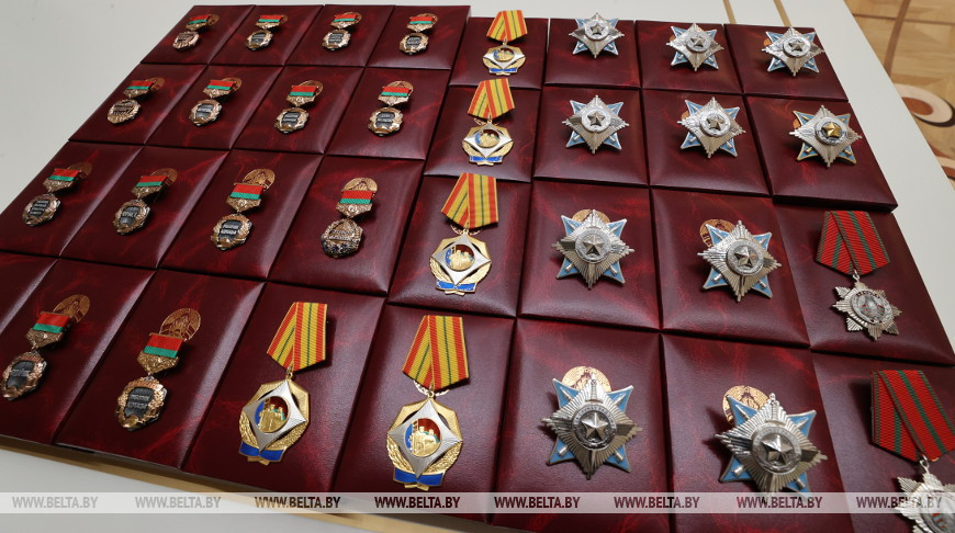 Александр Лукашенко вручил государственные награды заслуженным деятелям различных сфер