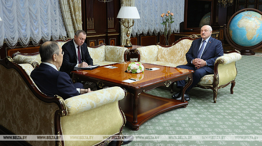 "Мы еще зеркально не отвечали". Александр Лукашенко о "ядерных" тренировках западной авиации