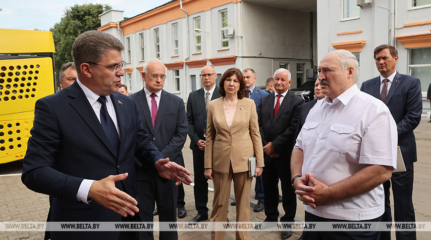 Лукашенко изучает ситуацию с крупными минскими долгостроями и посетит мотовелозавод