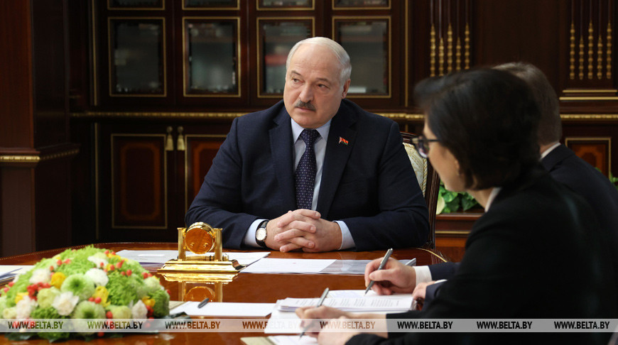 Лукашенко: надо прекратить строить дворцы как в здравоохранении, так и в образовании