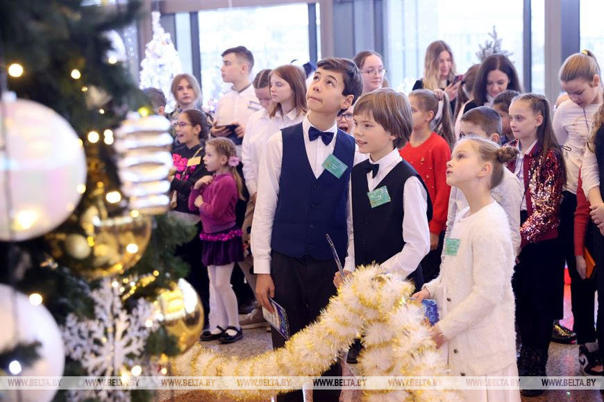 Лукашенко: если мы будем помнить о детях, которые нуждаются в мире и тепле, беда никогда не придет к нам