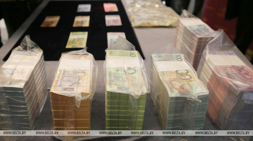 Поддержка реального сектора и выплаты по внешнему долгу в нацвалюте. Минфин о новациях указа