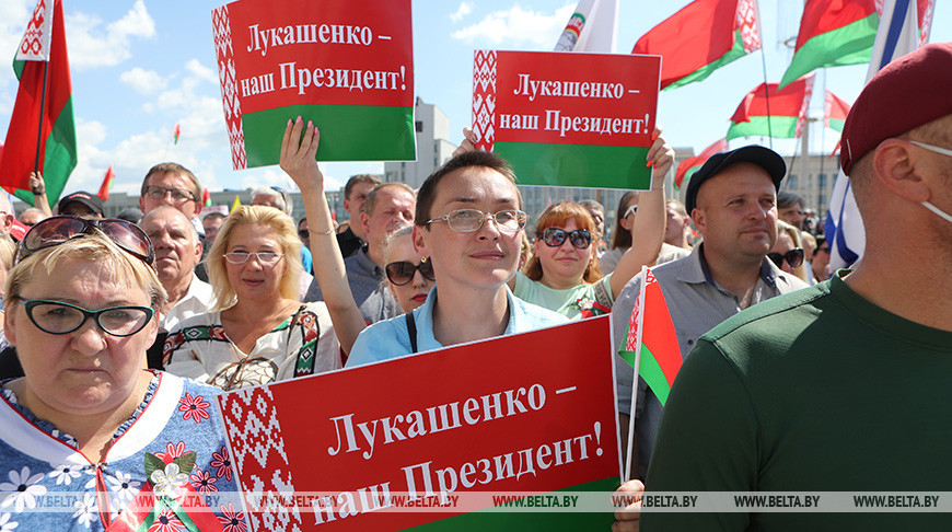 "Шли с нашим флагом, с высоко поднятой головой". Зачем 2 года назад белорусы ехали на митинг в Минск
