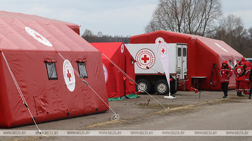 Около 400 беженцев из Украины получили помощь в палаточном городке Красного Креста в приграничье