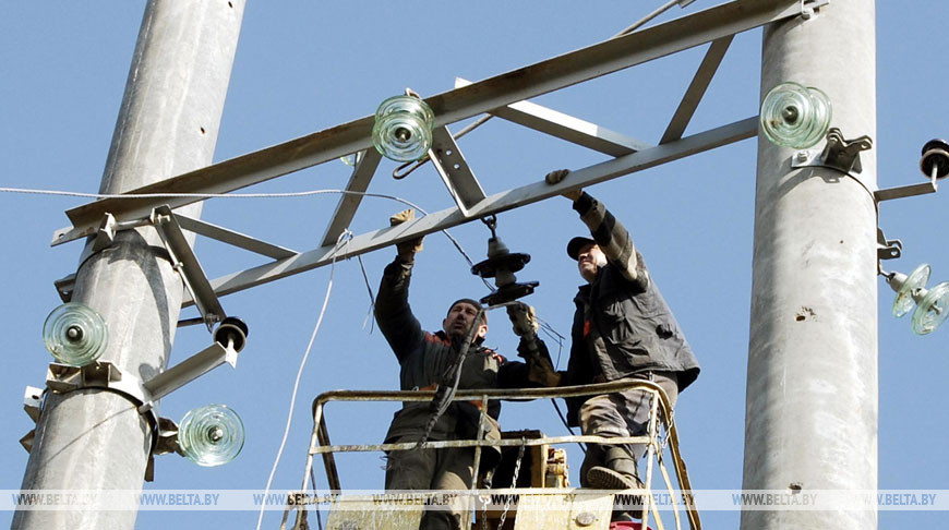 Восстанавливать электроэнергию в Могилевской области помогают специалисты из Минской и Витебской областей