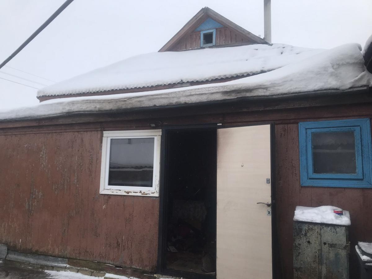 Бабушка с внуком из Кричева остались без крыши над головой из-за пожара