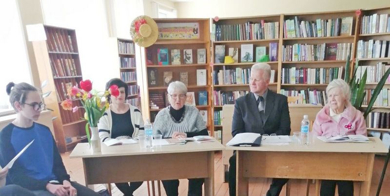 Литературно-краеведческую встречу провели поэты с кричевскими школьниками