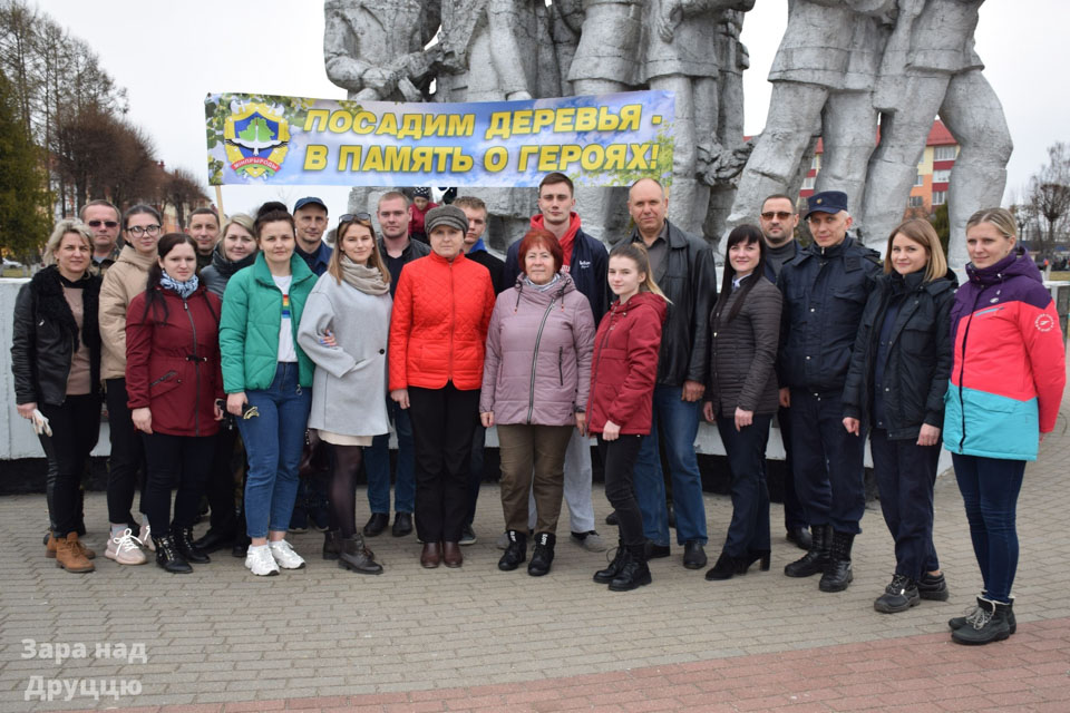 Акция «Дерево героя»: в Белыничах посадили более тридцати туй