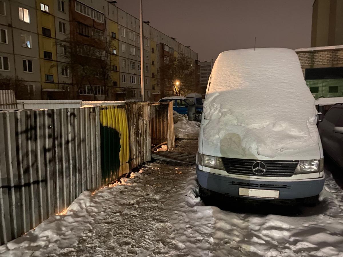 Мусорные контейнеры горели на ул.Кутепова в Могилеве - огонь повредил стоящий рядом автомобиль