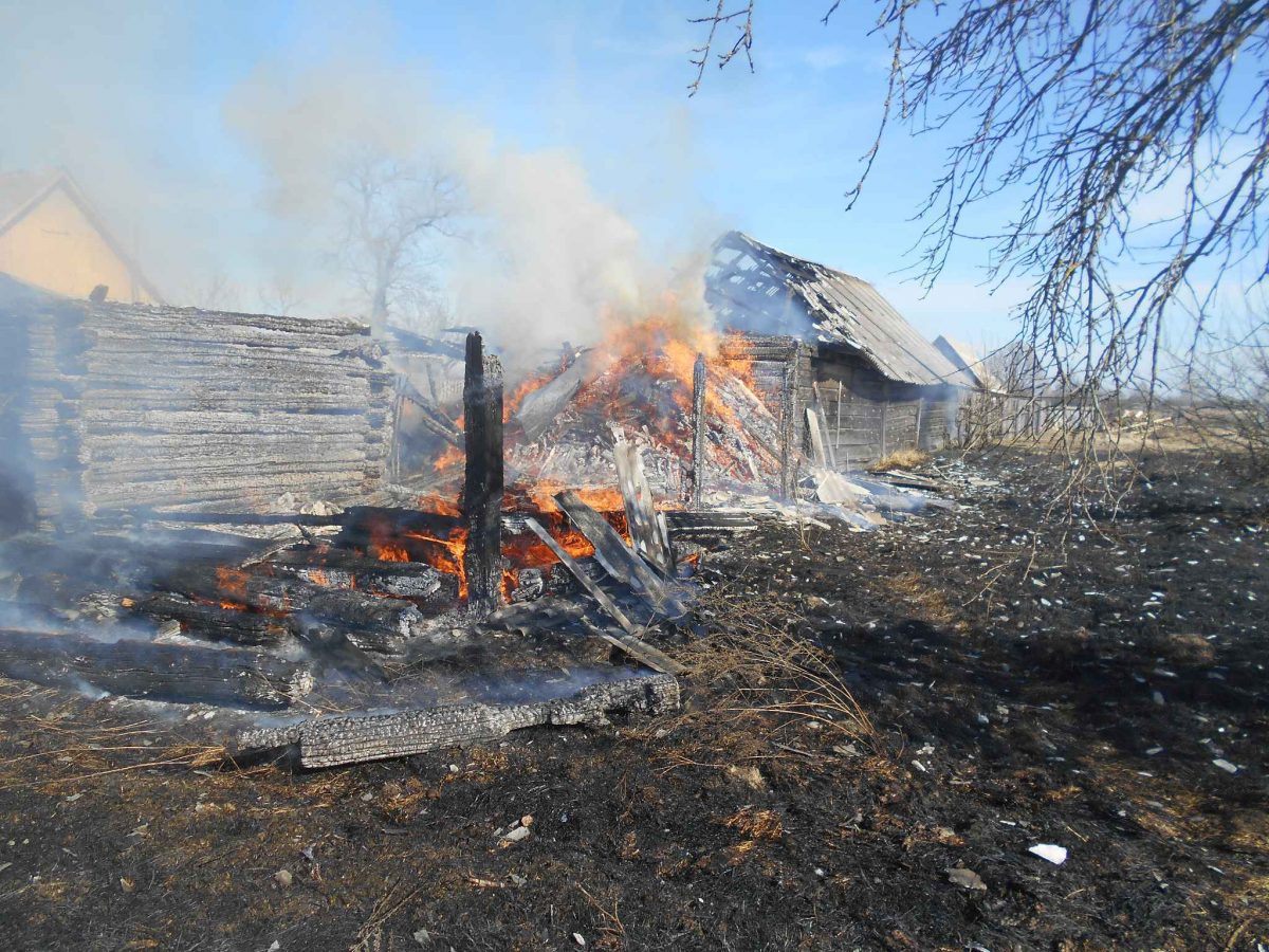 Неосторожное сжигание мусора в Бобруйском районе привело к пожару