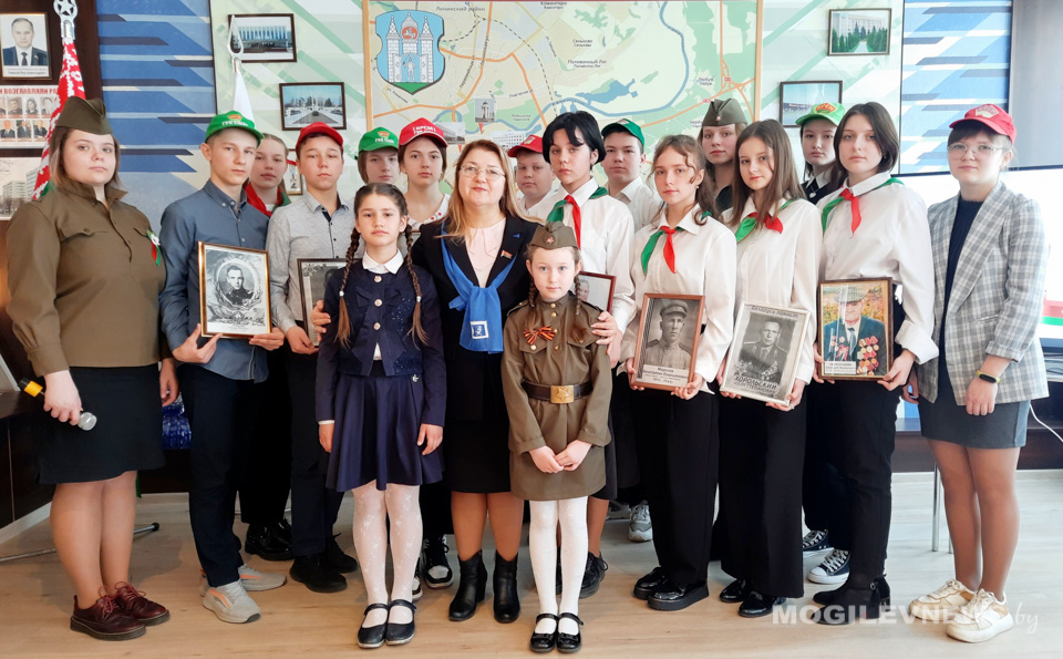 Урок памяти в СШ №37 провела депутат Национального собрания Республики Беларусь Ольга Петрашова. Фото
