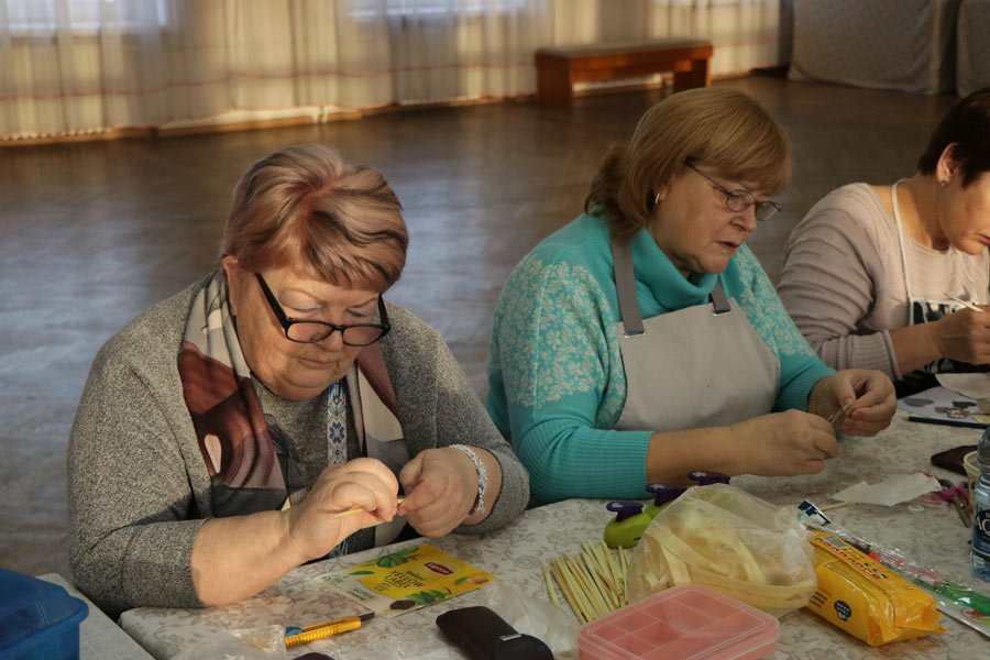 В Могилевском областном методическом  центре народного творчества и культурно-просветительной работы прошел областной семинар-практикум «Аппликация соломкой»