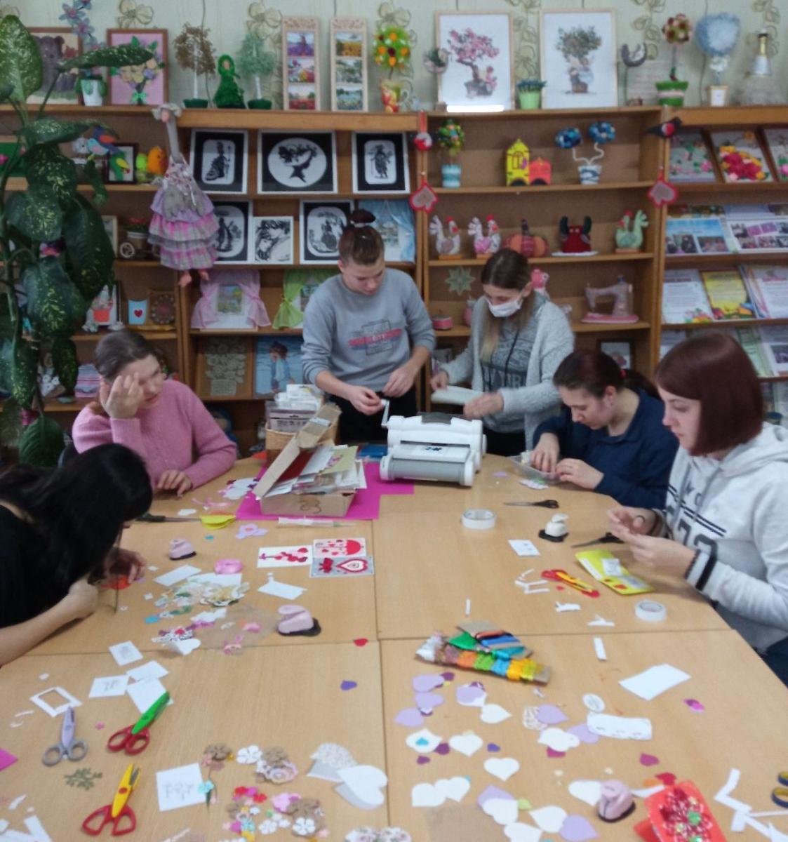 Мастер-класс по изготовлению «валентинок» провели в Черикове