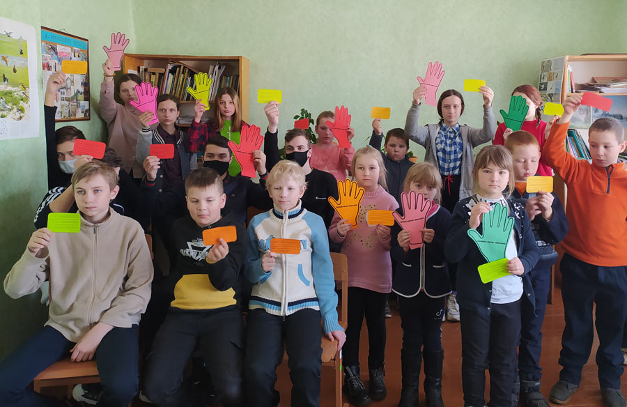 Ученики из Чаусского района приняли участие в флешмобе «Беларусь против наркотиков»