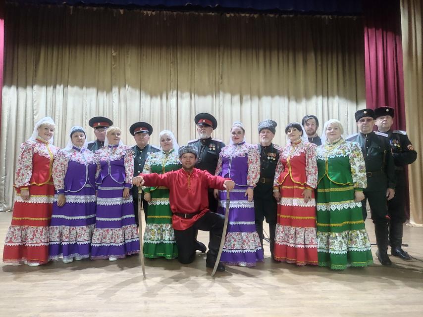 Народный казачий ансамбль «Вольница» выступил в Славгороде