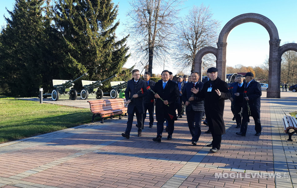 Делегация из Монголии посетила Буйничское поле