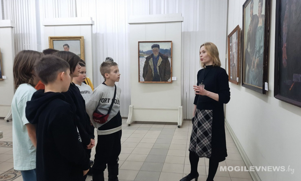 В художественном музее им. П.В. Масленикова открылась выставка в честь 100-летия со дня образования СССР. Фото
