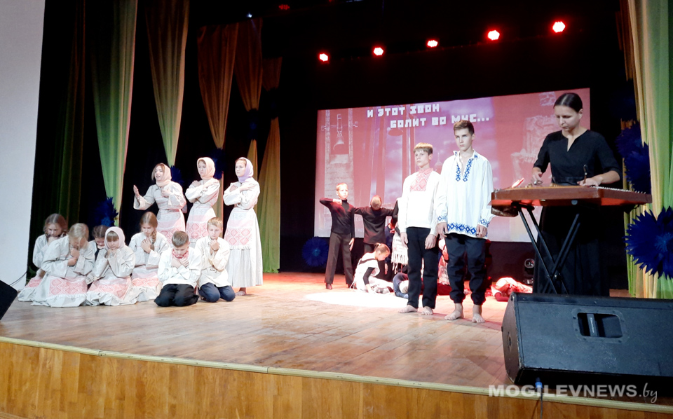 Театрализованное литературно-музыкальное представление «У адзінстве наша сіла» прошло в Могилеве. Фото