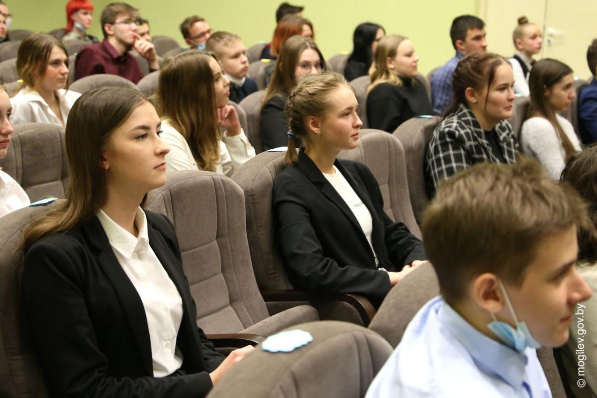 Представители городской власти встретились с могилевскими олимпиадниками