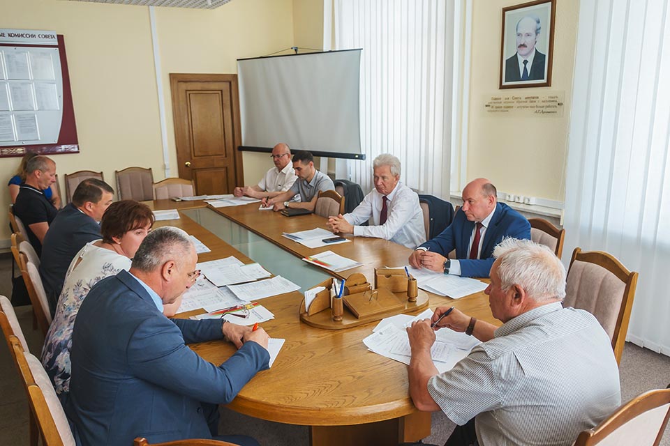Заседание Постоянной комиссии по экономике, бюджету и финансам прошло в облисполкоме