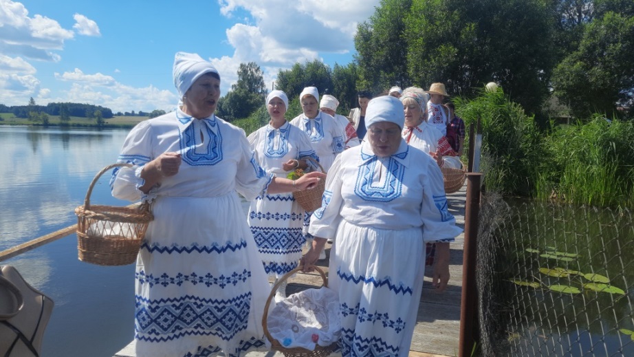 Обряд «Зельніца» показал народный фольклорный ансамбль «Паршынскія зоры»