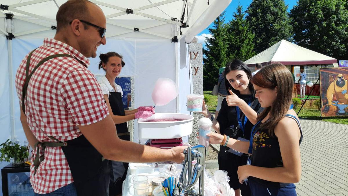Белорусские предприятия, ИП и ремесленники презентовали свою продукцию на «Вытоках»