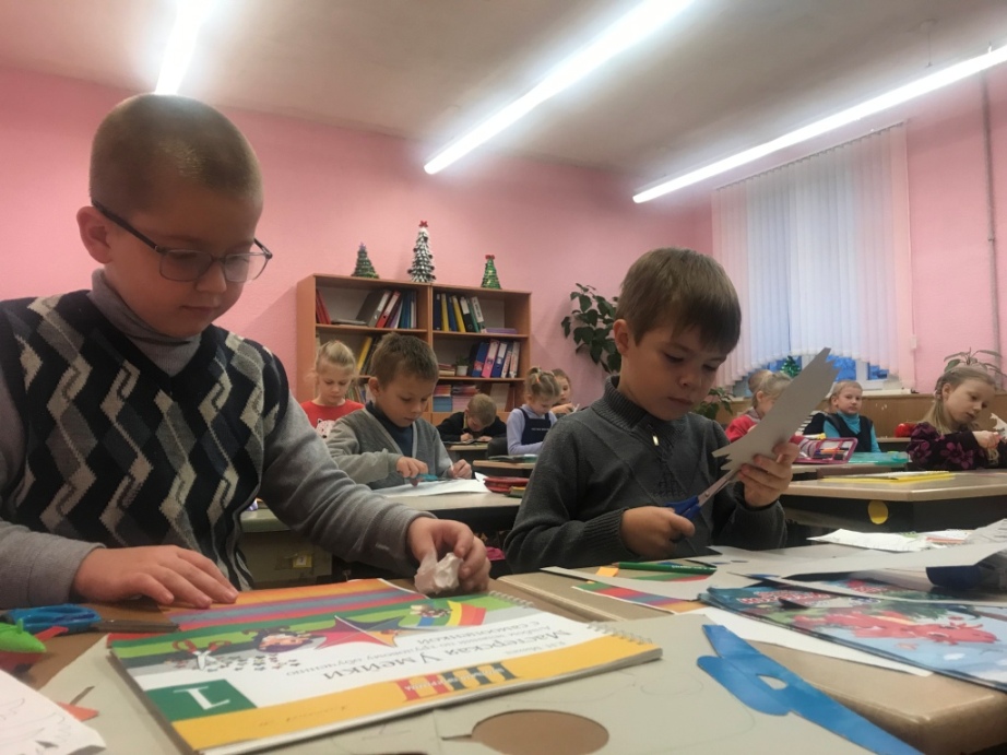 Благотворительную акцию «Рождественское тепло» провели чаусские школьники. Фото