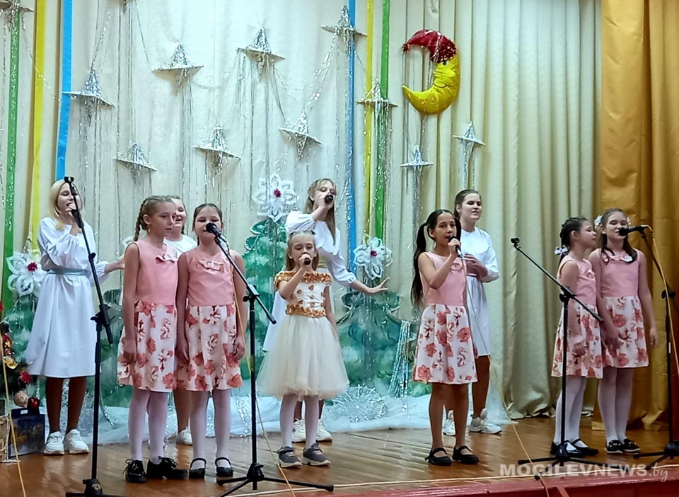 Фестиваль работников учреждений образования «Рождественская звезда» прошел в агрогородке Восход Могилевского района