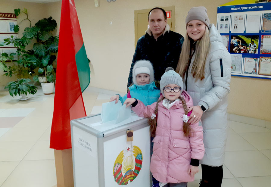 Супруги Волковы: проголосовали за будущее семьи