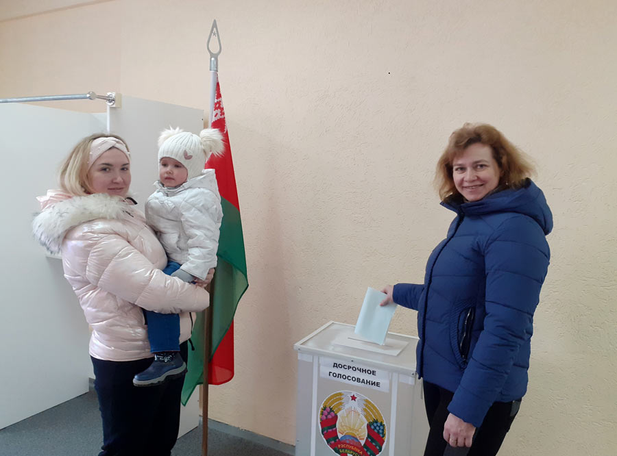 В  СШ № 43 Могилева досрочное голосование идет активно