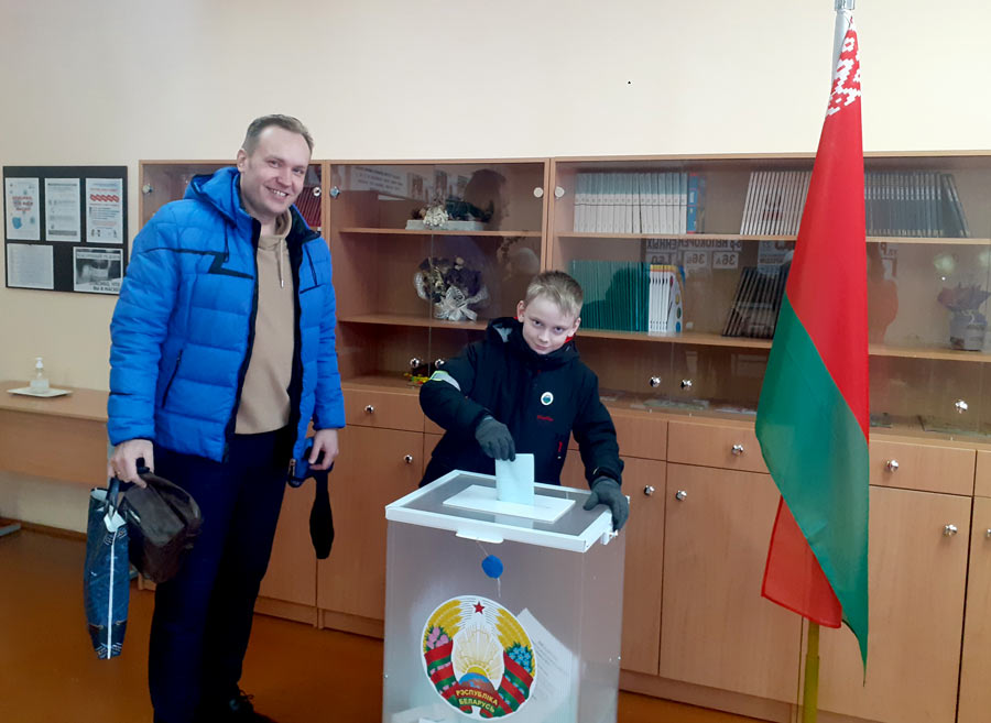 Артист  Павел Любченко проголосовал досрочно и призвал каждого выразить свою гражданскую позицию