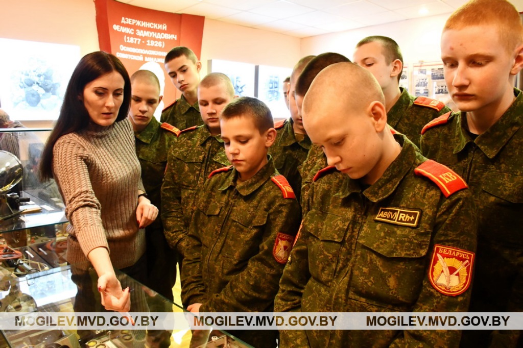 Учащиеся кадетского училища посетили историко-демонстрационный зал УВД облисполкома