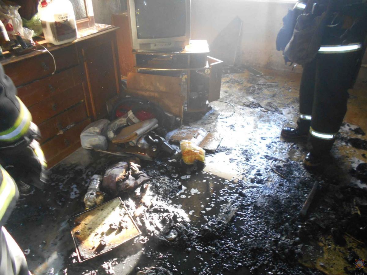 Работники МЧС спасли мужчину на пожаре в Бобруйске