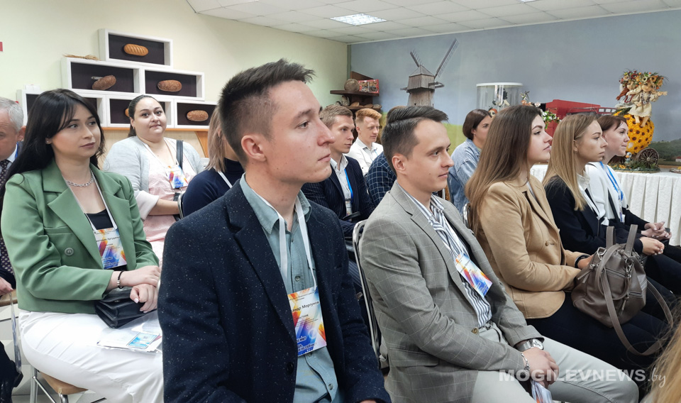 Семинар-практикум для молодежи, состоящей в перспективном кадровом резерве прошел в Могилеве. Фото