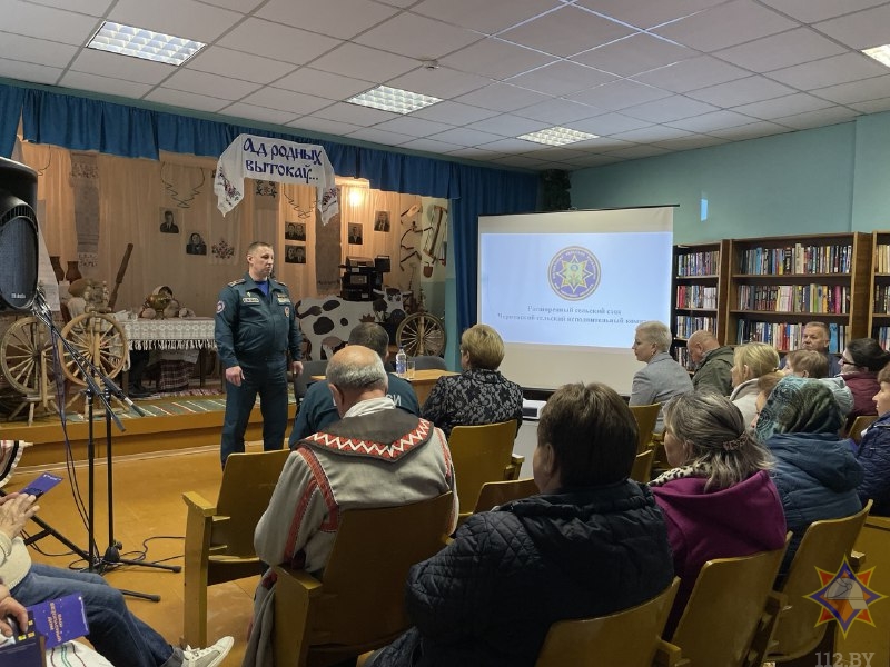 Начальник Могилевского областного УМЧС Сергей Демидов принял участие в сельском сходе в Дрибинском районе