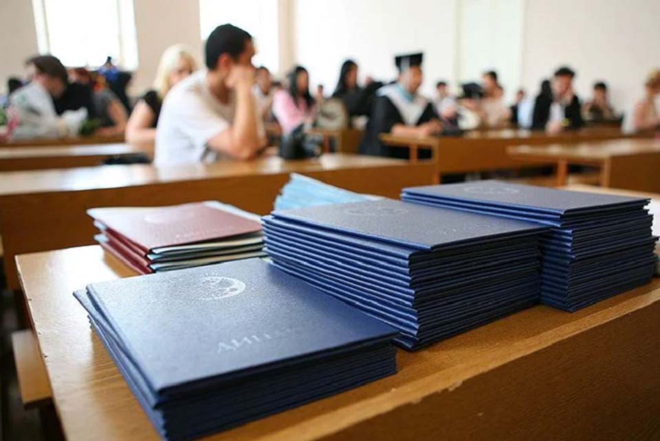 82% педагогов области имеют высшее образование