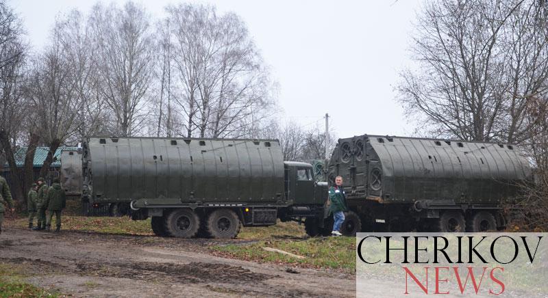 В Черикове понтонно-мостовая бригада разворачивает понтонный мост через Сож. Фото