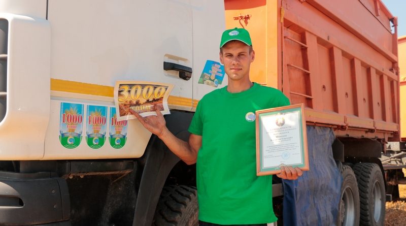 Владислав Шапоткин из ОАО «Рассвет им. К.П.Орловского» – первый на Могилевщине водитель-трехтысячник