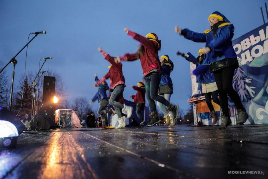 Присоединиться к новогоднему флешмобу «Зарядка для Деда Мороза» приглашают могилевчан и гостей города 29 декабря