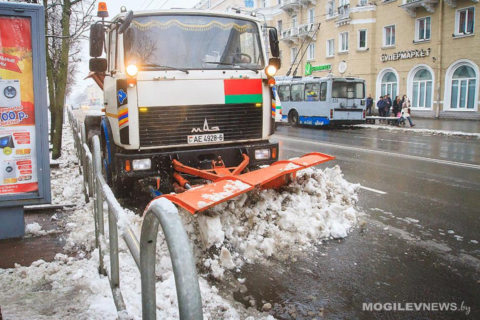 Более 130 единиц техники были задействованы в уборке последствий непогоды в Могилеве в выходные