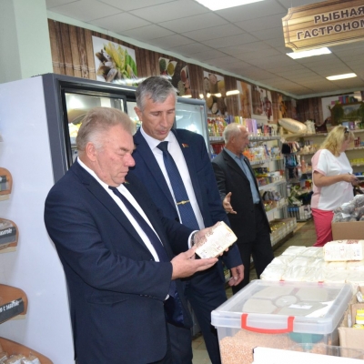 Депутат Владимир Азаренко провел прием граждан в Хотимском районе
