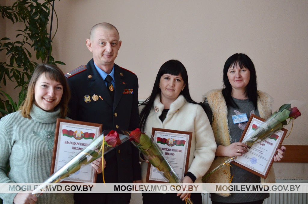 В Кричеве сотрудницы магазина помогли задержать укравшую кошелек женщину