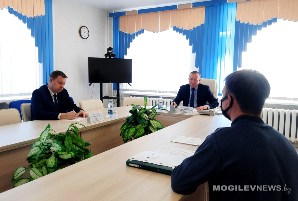 Помощник Президента – инспектор по Могилевской области Леонид Мартынюк провел личный прием граждан в Славгородском райисполкоме. Фото