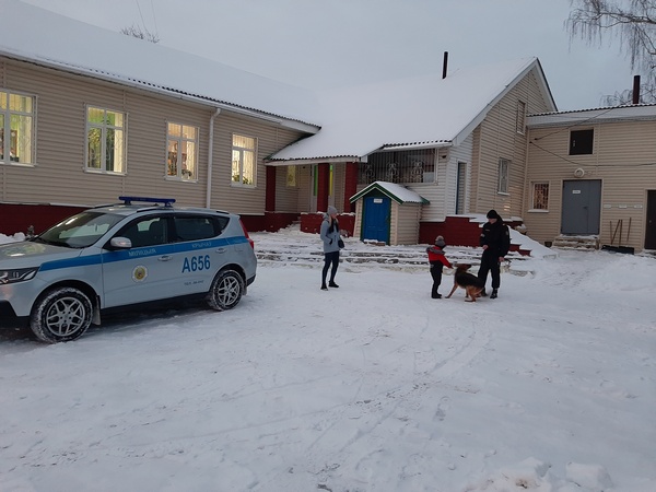 Сотрудники отдела охраны в Кричеве исполнили новогоднее желание маленького местного жителя